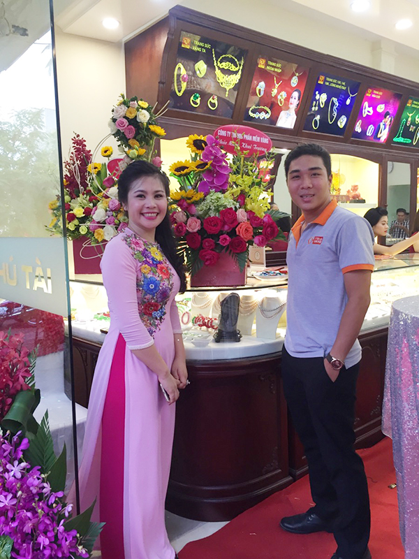 Lẵng hoa chúc mừng khai trương cửa hàng mới của Phần Mềm Vàng