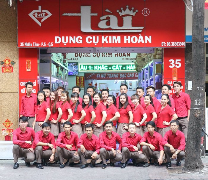 Lực lượng cổ vũ hùng hậu từ cửa hàng dụng cụ kim hoàn Tài
