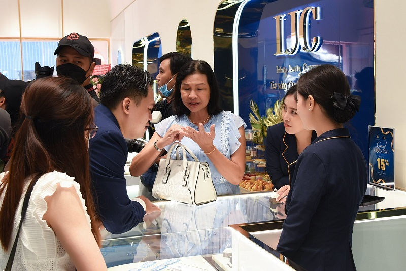Chúc mừng quý khách IJC khai trương showroom 50