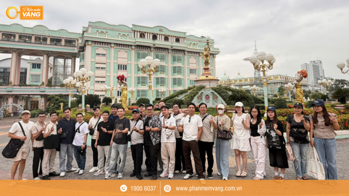 Checkin tại Lâu đài tỷ phú Baan Sukhawadee
