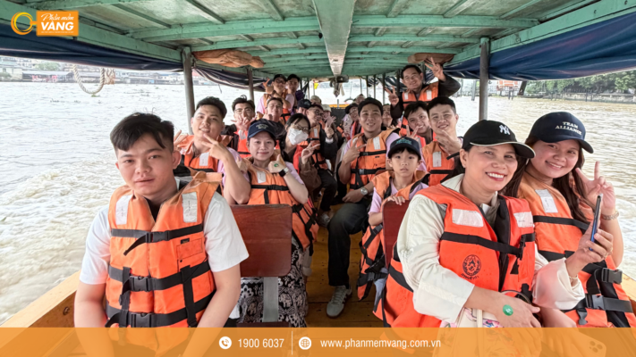 Phần Mềm Vàng dạo thuyền trên sông Chao Phraya