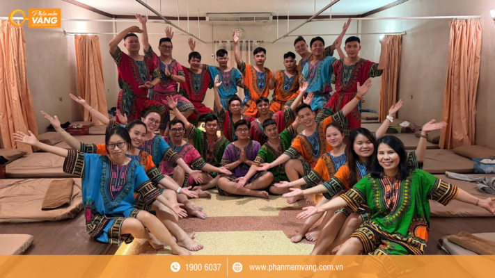 Tận hưởng Massage truyền thống Thái Lan sau một ngày dài đi bộ